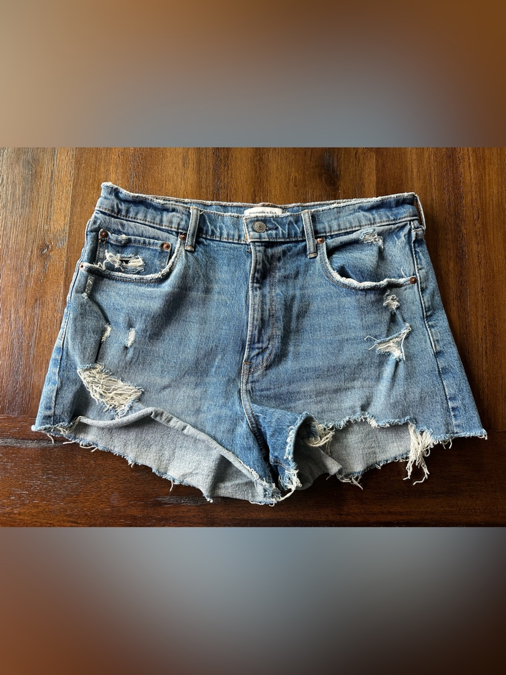 Abercrombie The Mom Short High Rise Distressed Denim Women’s Shorts- size 14